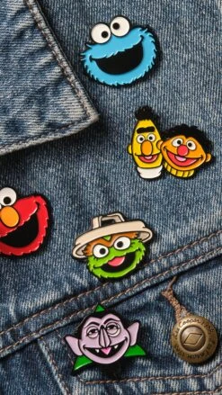 Sesame Street Elmo Face Enamel Pin 7 Sesame Street Elmo Face Enamel Pin -Thread Heads Sale Store Pins lifestyle 08